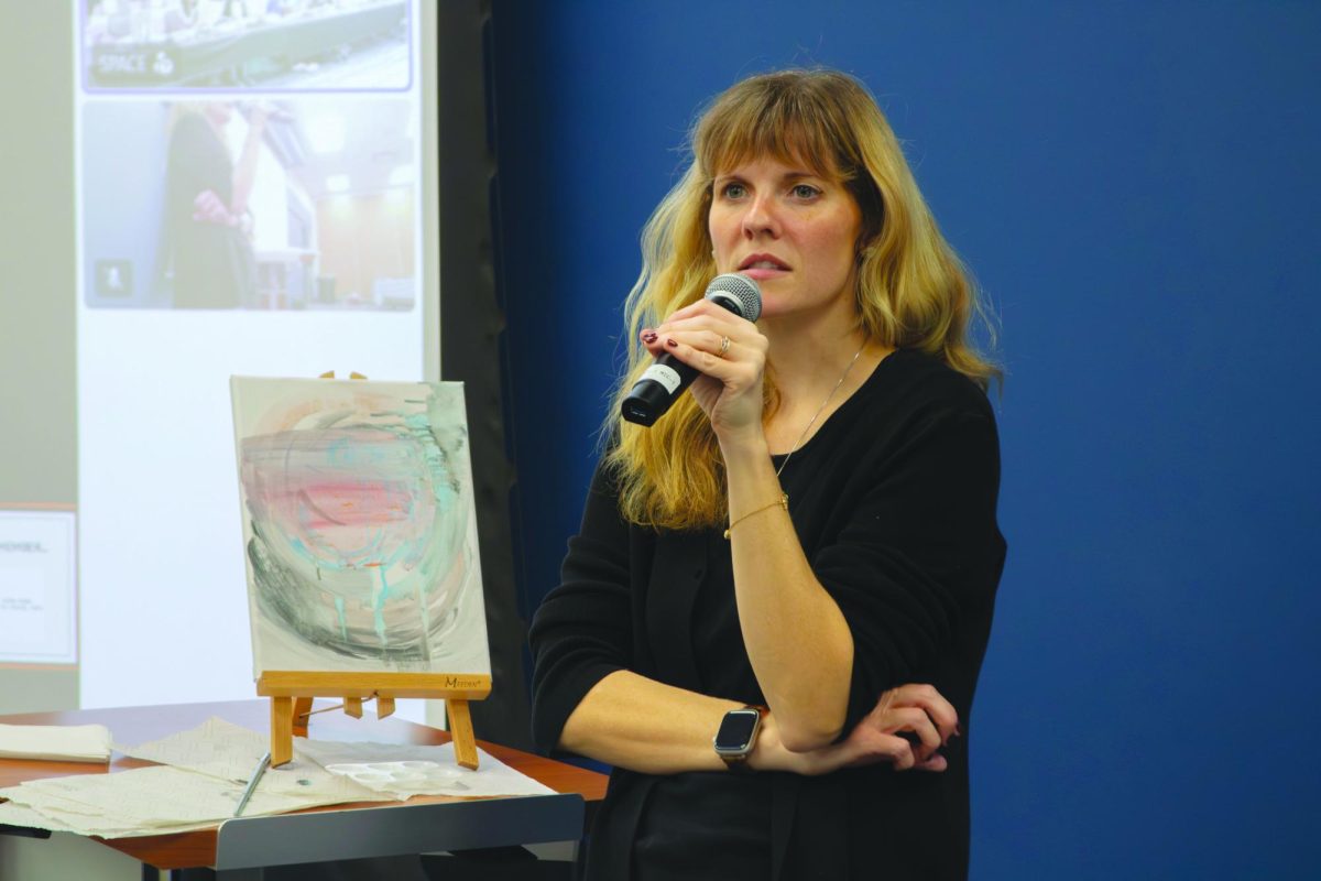 Aubrey Webster speaks to students at an art therapy event.